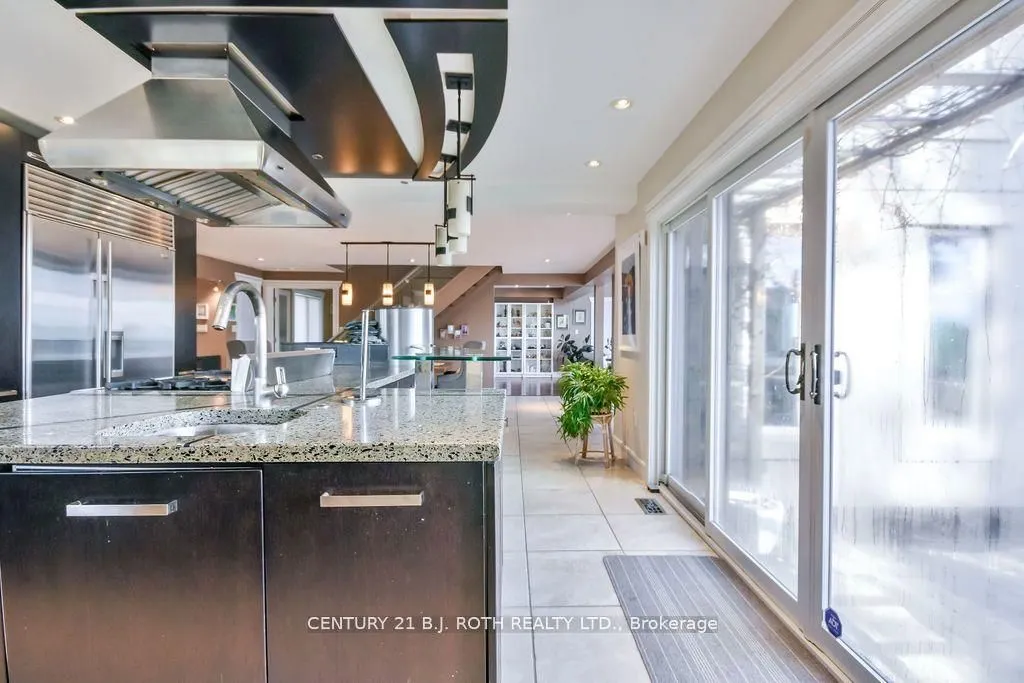 73 LAKESHORE Road W