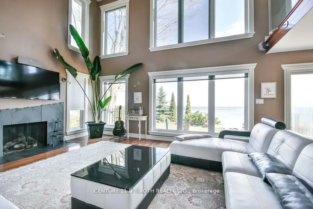 73 LAKESHORE Road W