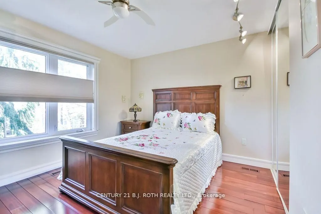 73 LAKESHORE Road W