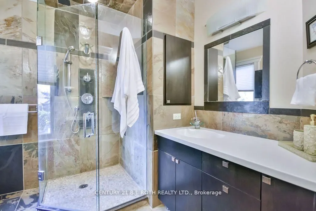73 LAKESHORE Road W