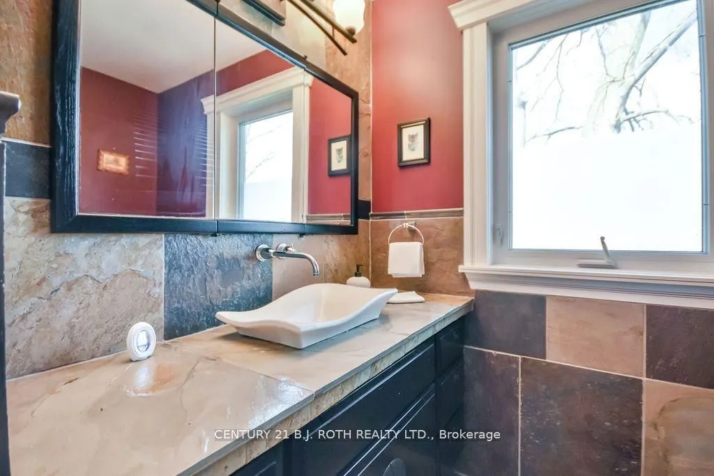 73 LAKESHORE Road W