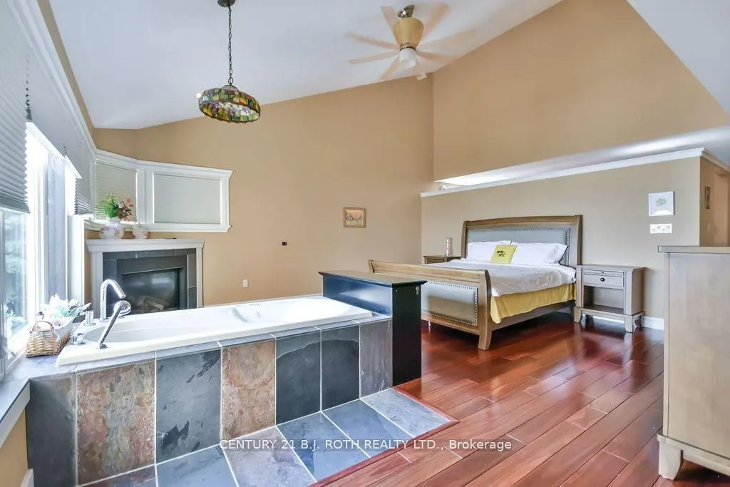 73 LAKESHORE Road W