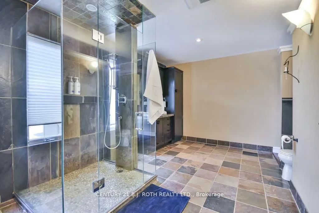 73 LAKESHORE Road W