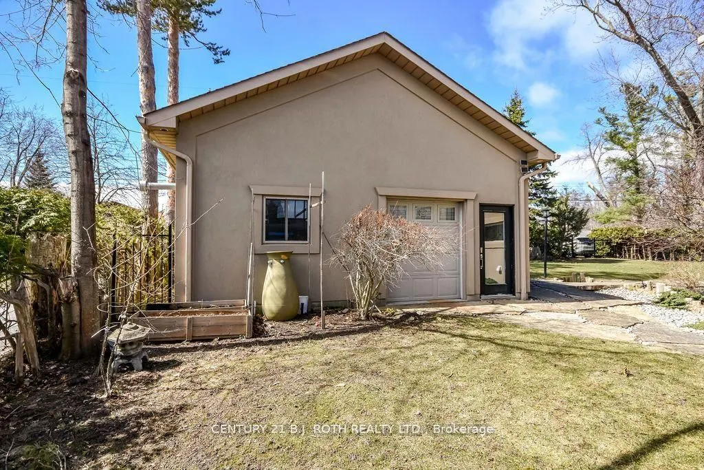 73 LAKESHORE Road W