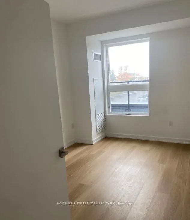 430 Essa Road, #220