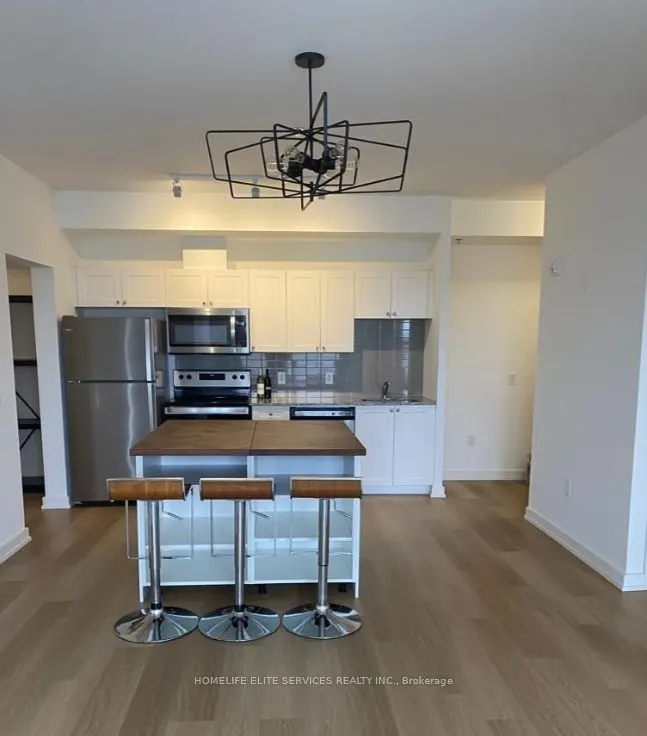 430 Essa Road, #220