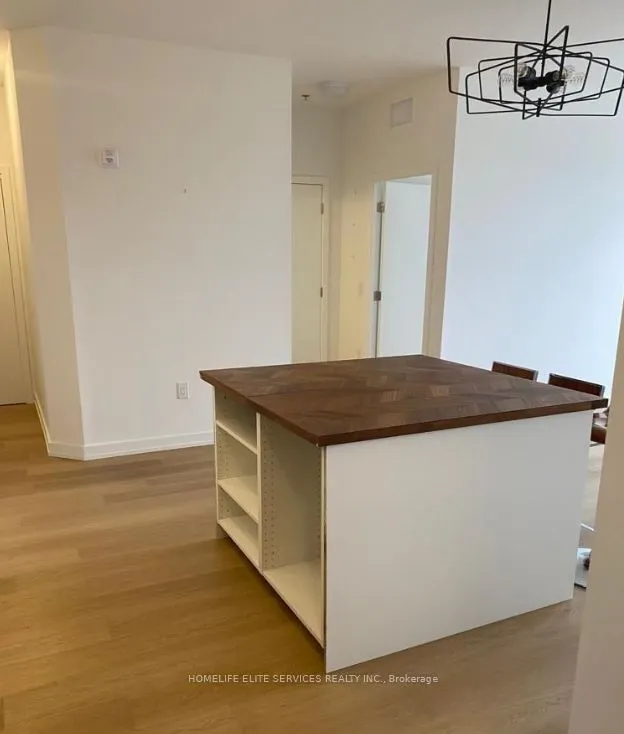 430 Essa Road, #220