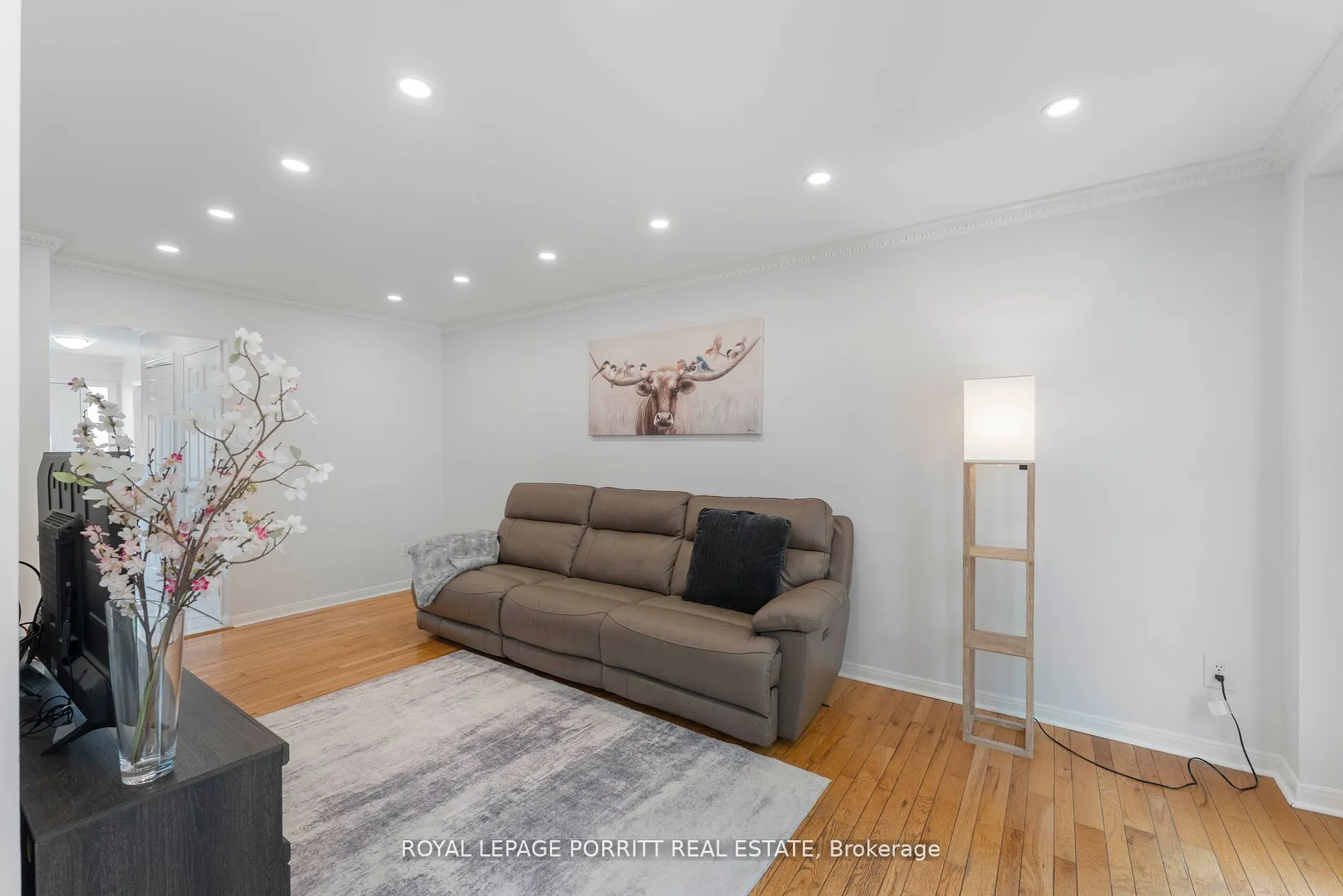 32 Chaucer Crescent