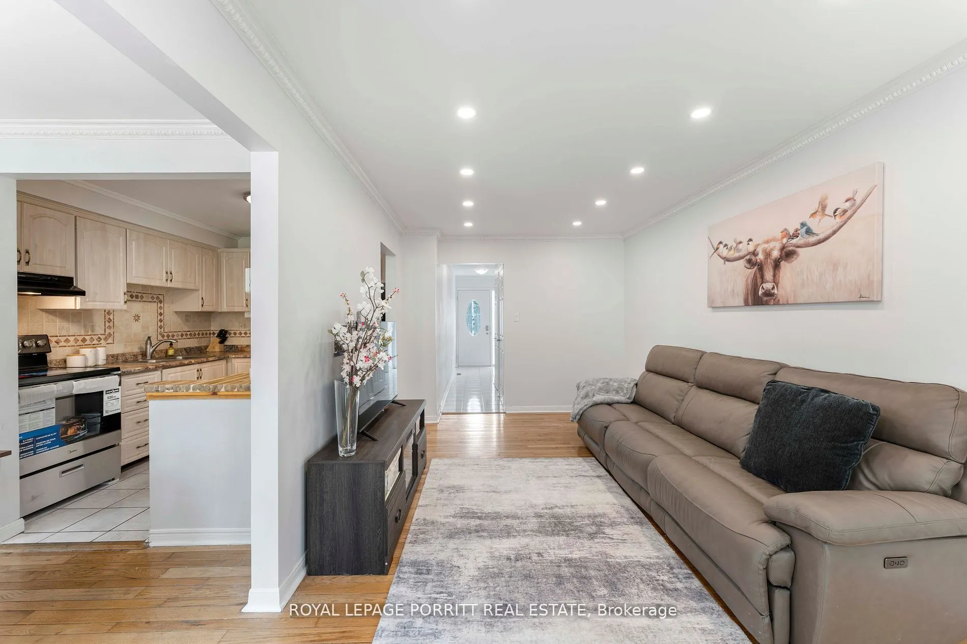 32 Chaucer Crescent