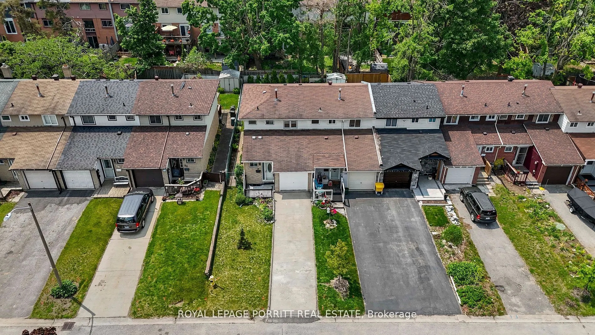 32 Chaucer Crescent