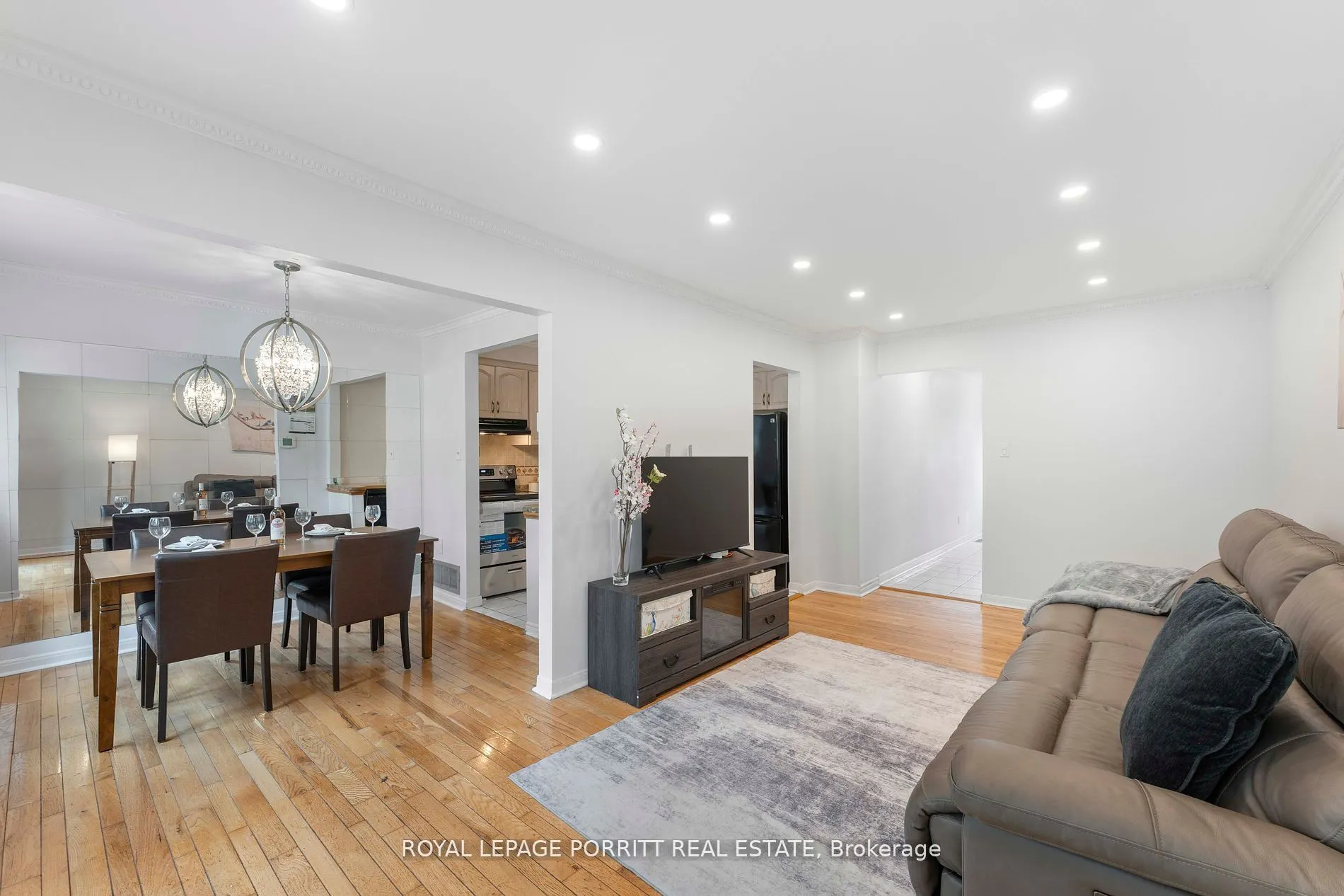 32 Chaucer Crescent