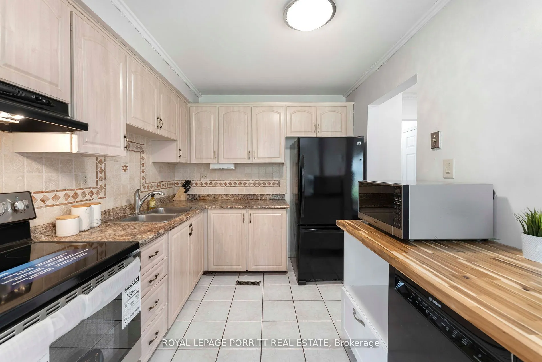 32 Chaucer Crescent