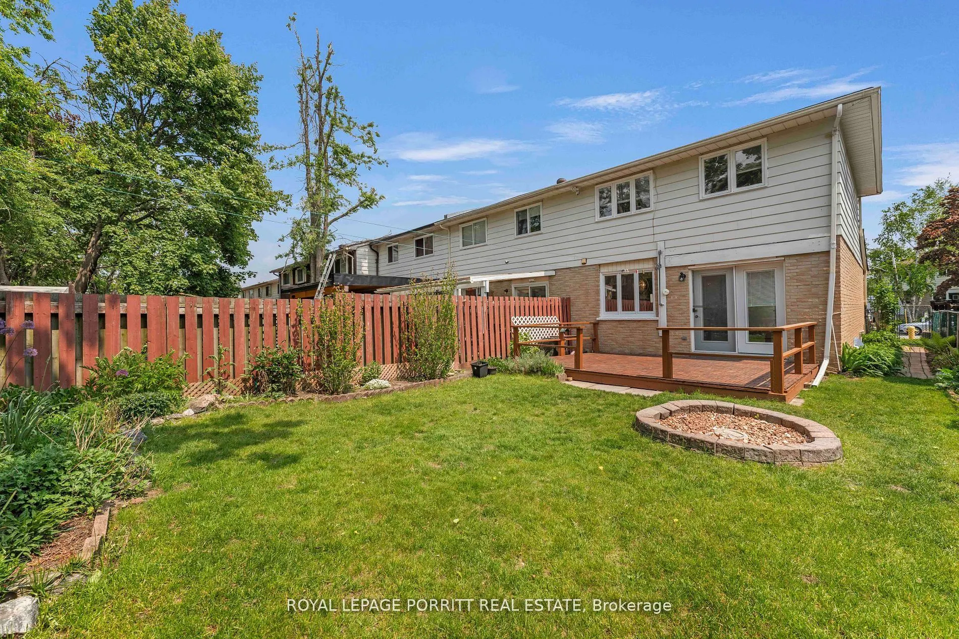 32 Chaucer Crescent