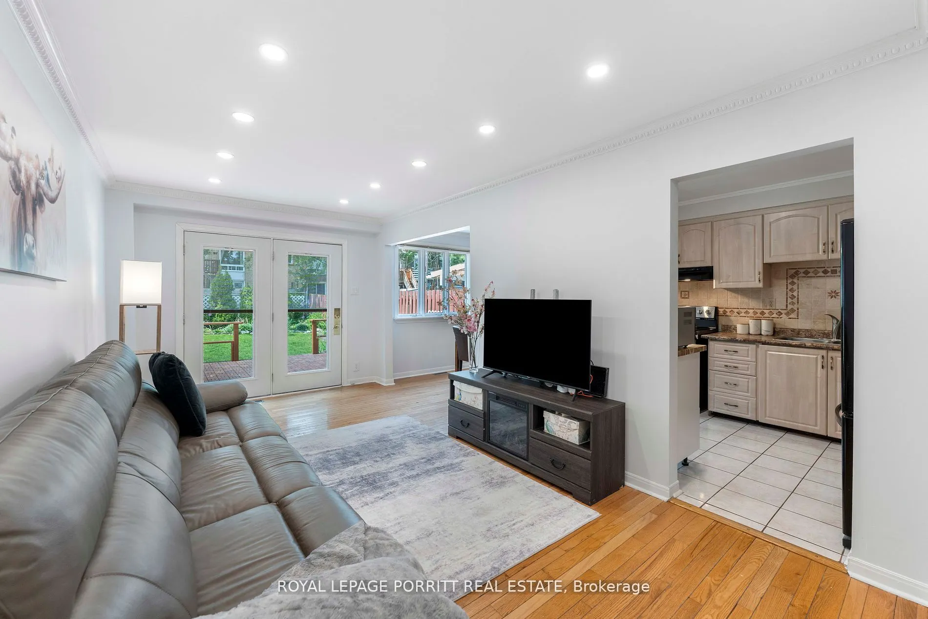 32 Chaucer Crescent