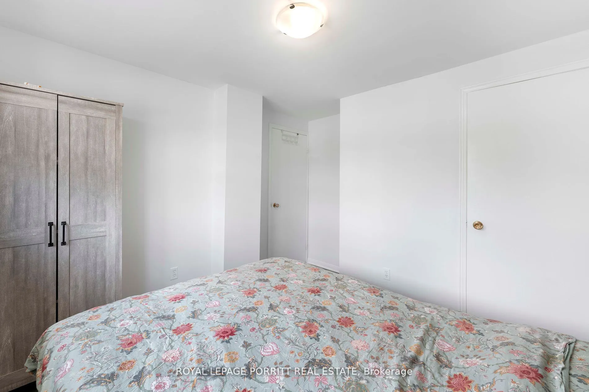 32 Chaucer Crescent