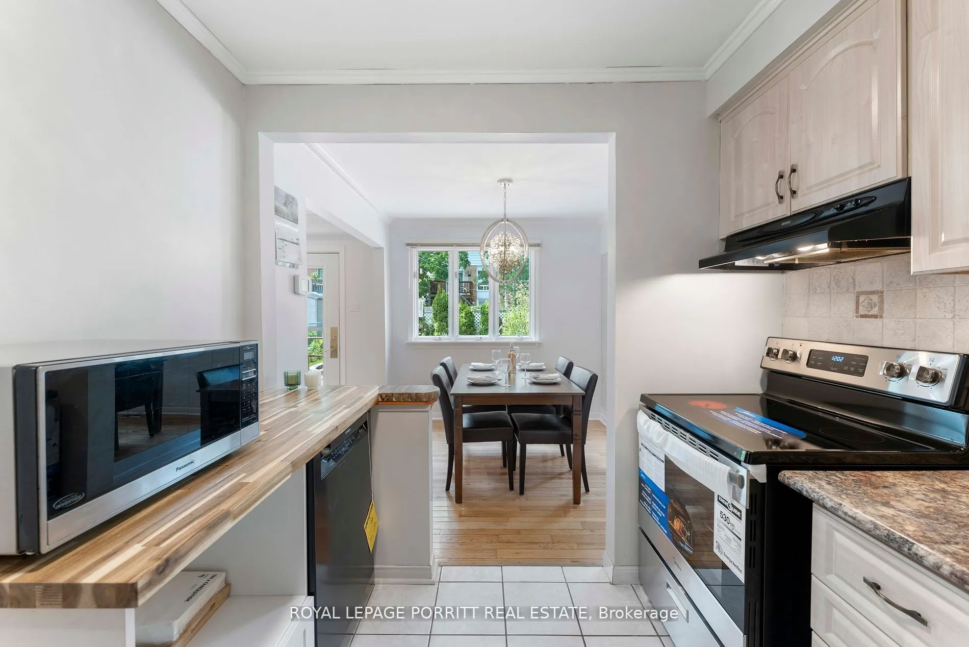32 Chaucer Crescent