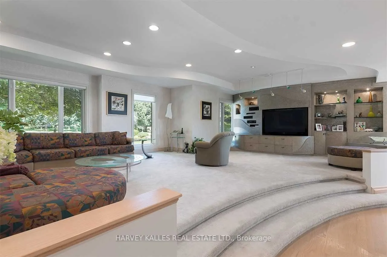 2653 Ridge Road W