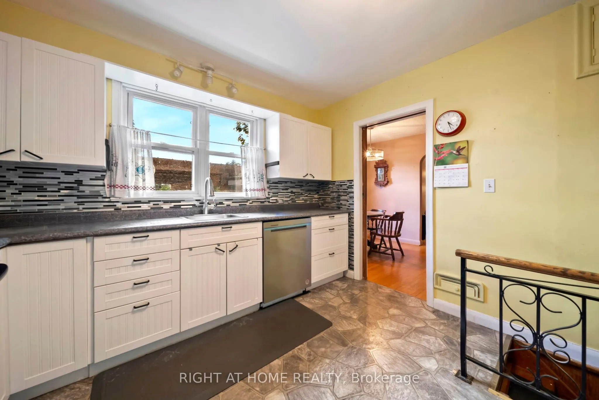 392 Bayview Parkway