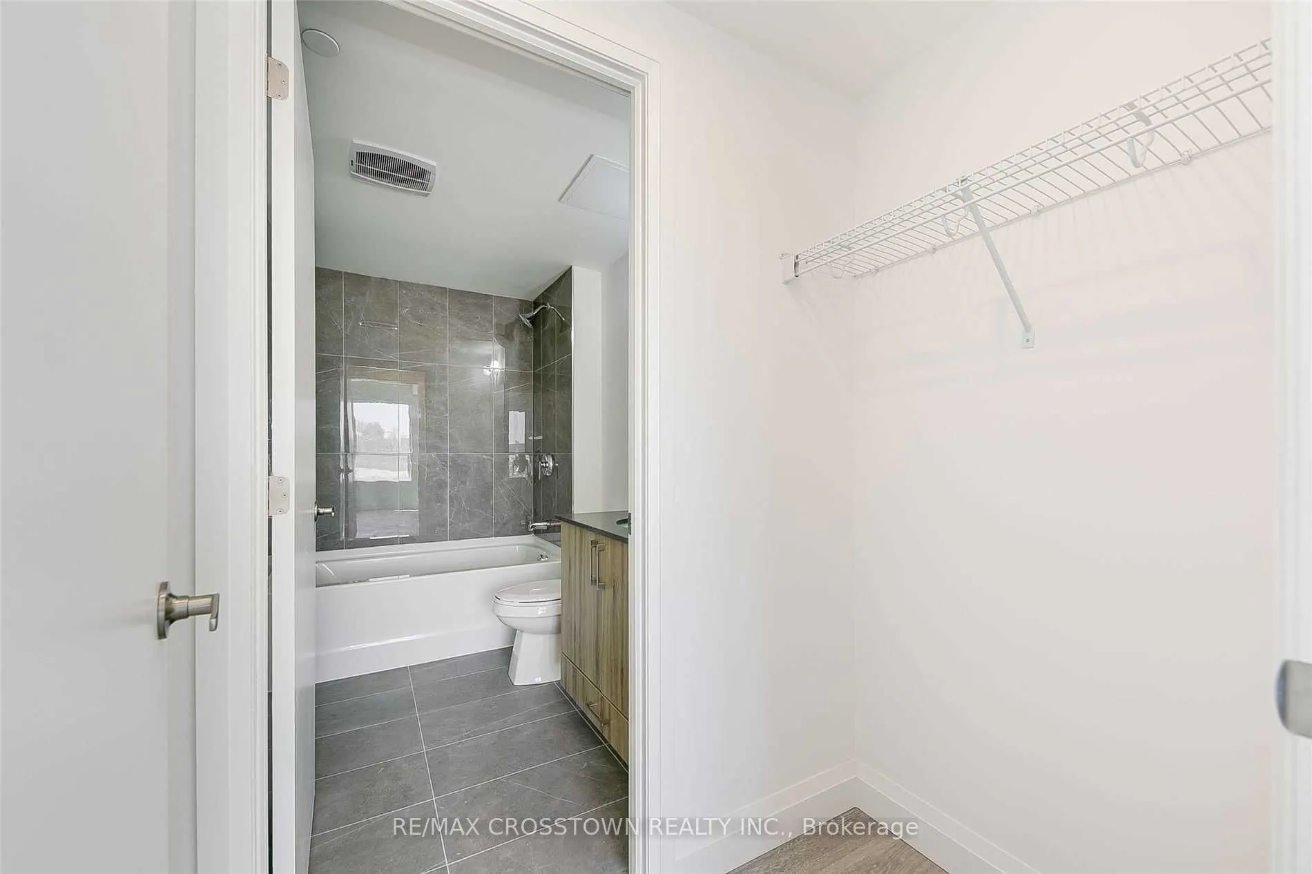 58 LAKESIDE Terrace, #712