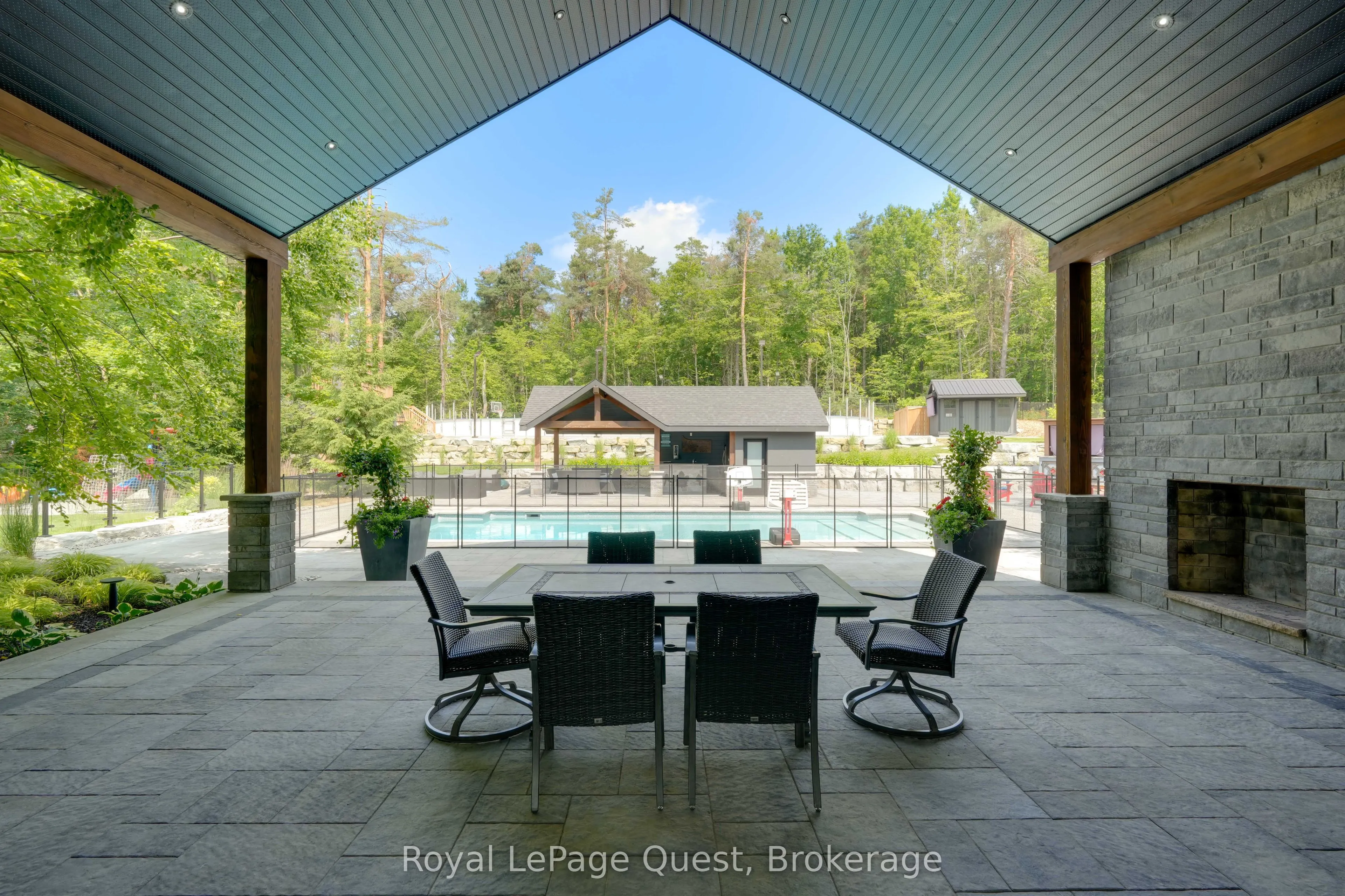 8 Midves Court