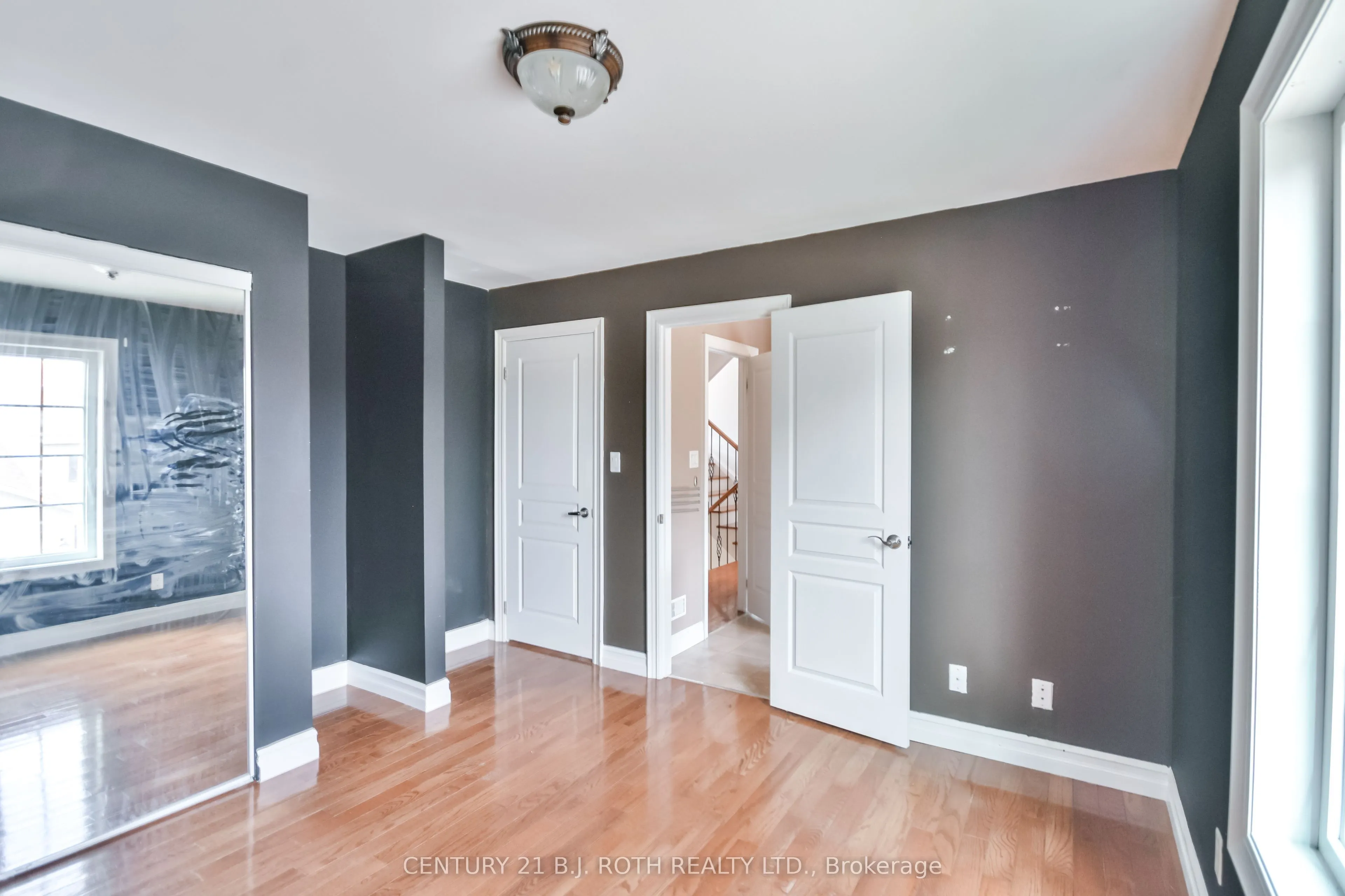 16 GRAY Lane