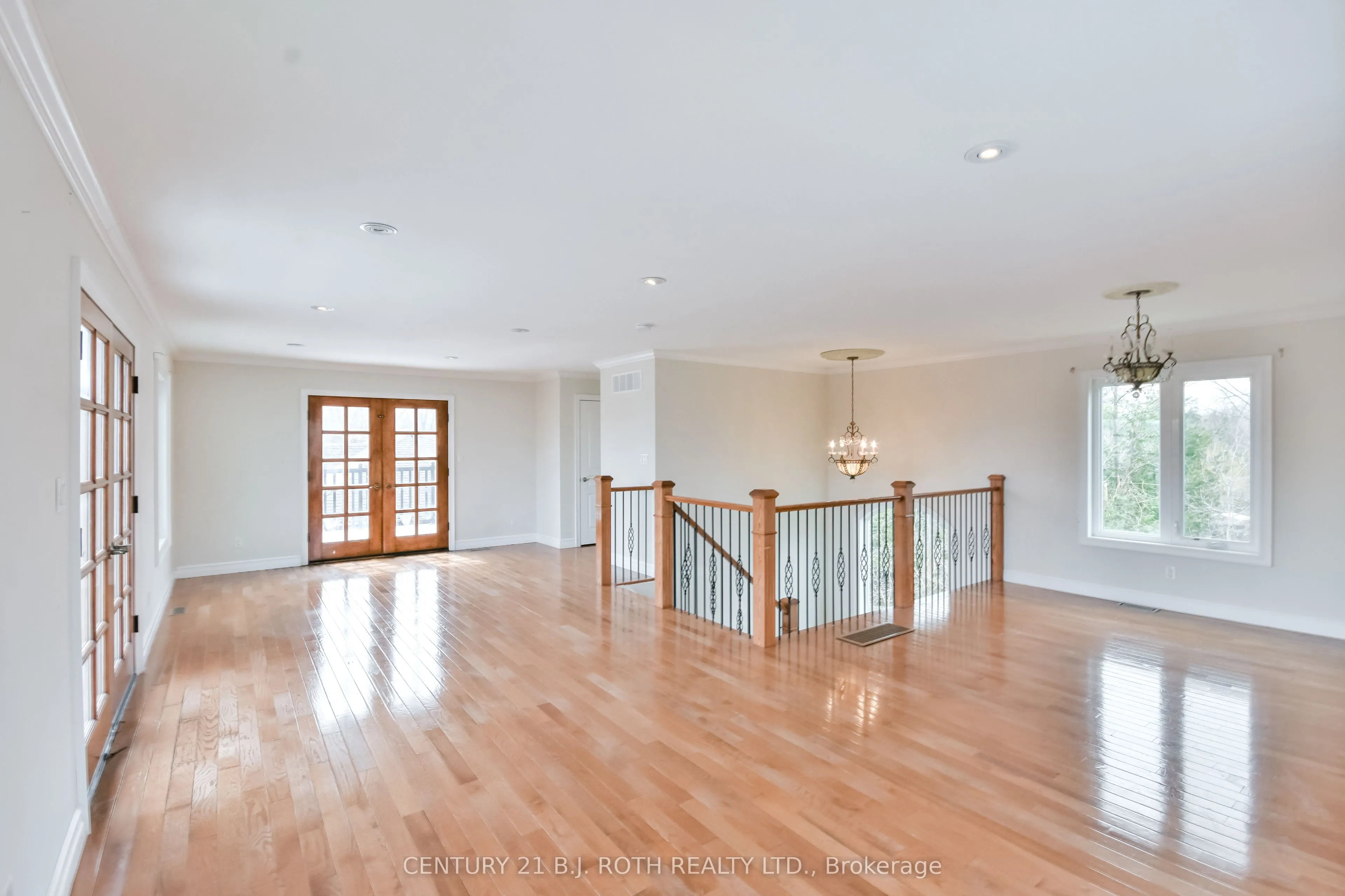 16 GRAY Lane