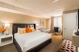 9 Harbour Street E, #3210-3212