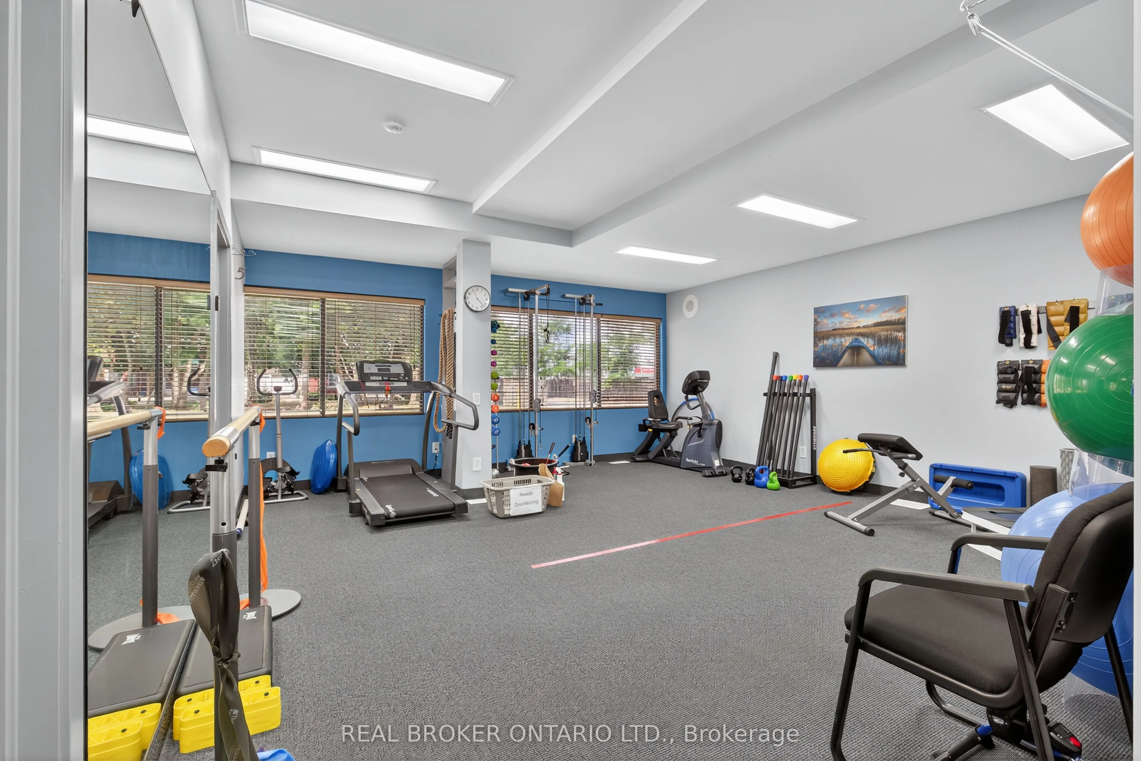 8 Westmount Drive S