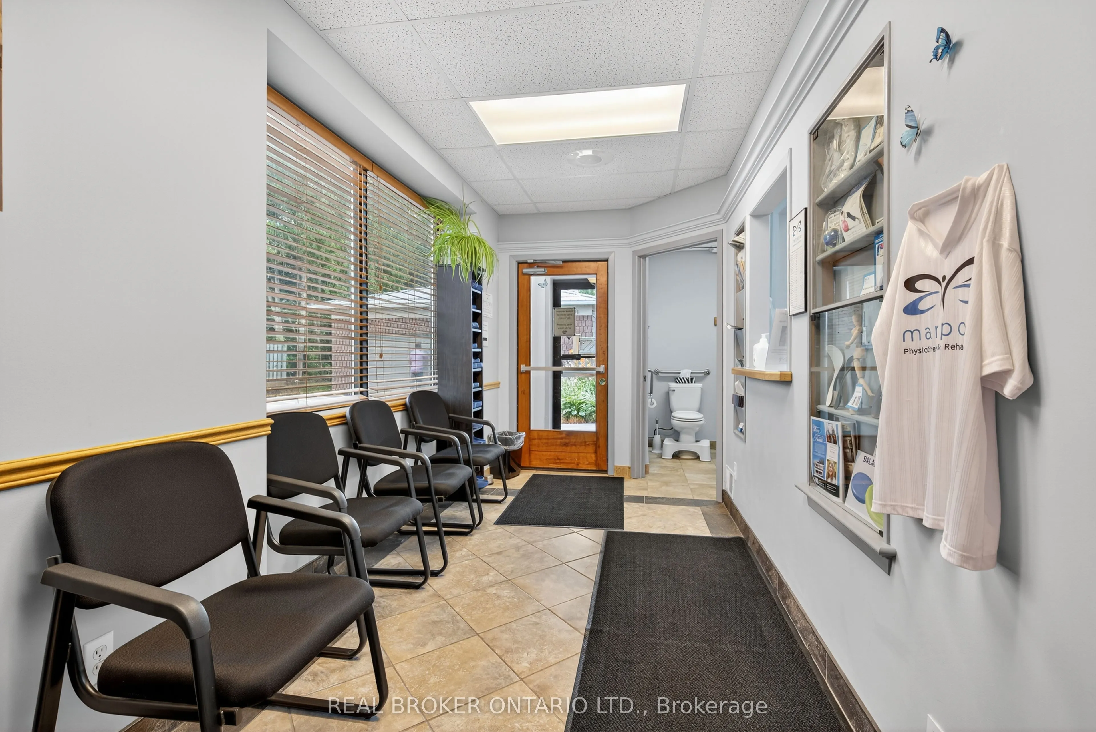 8 Westmount Drive S