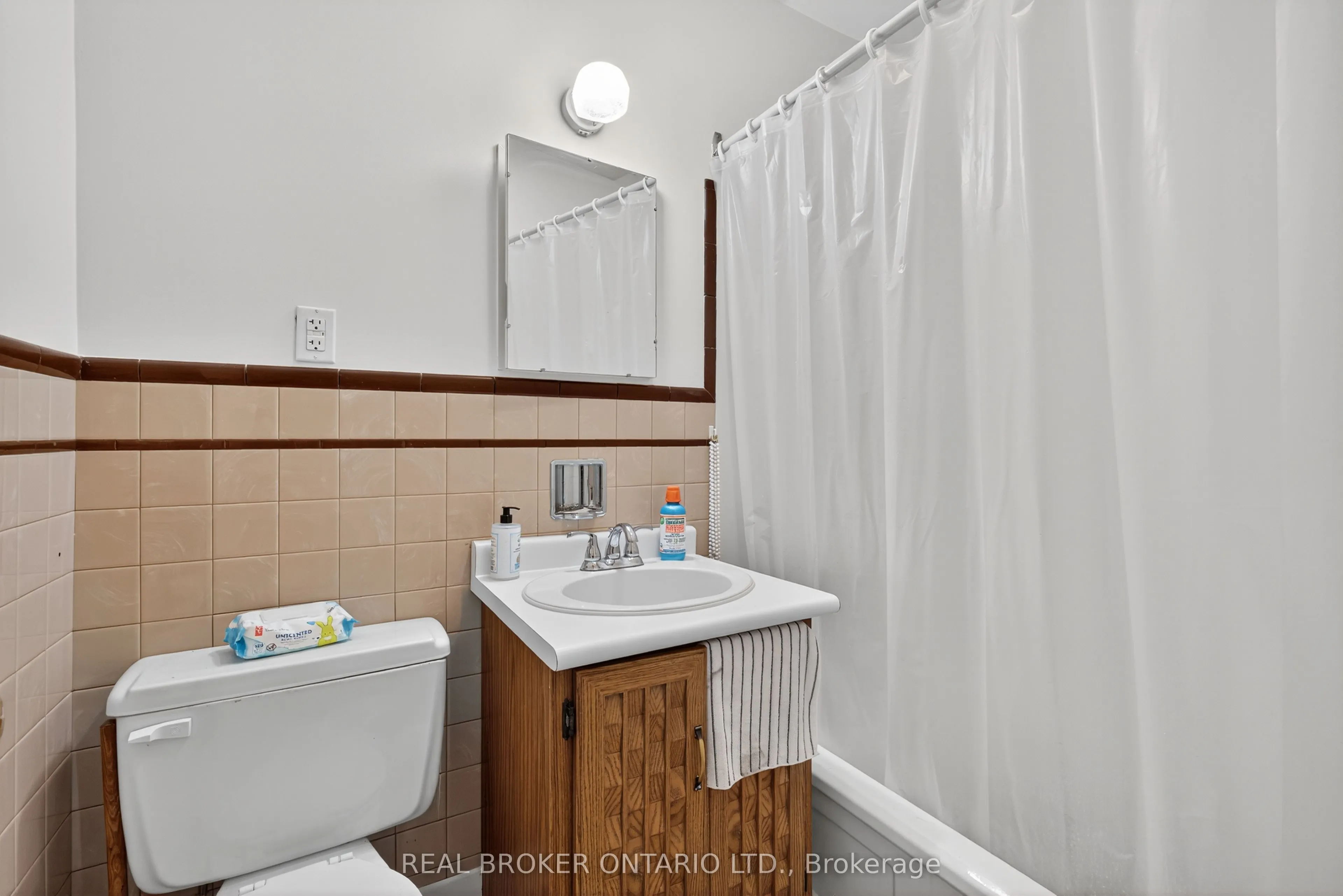 8 Westmount Drive S