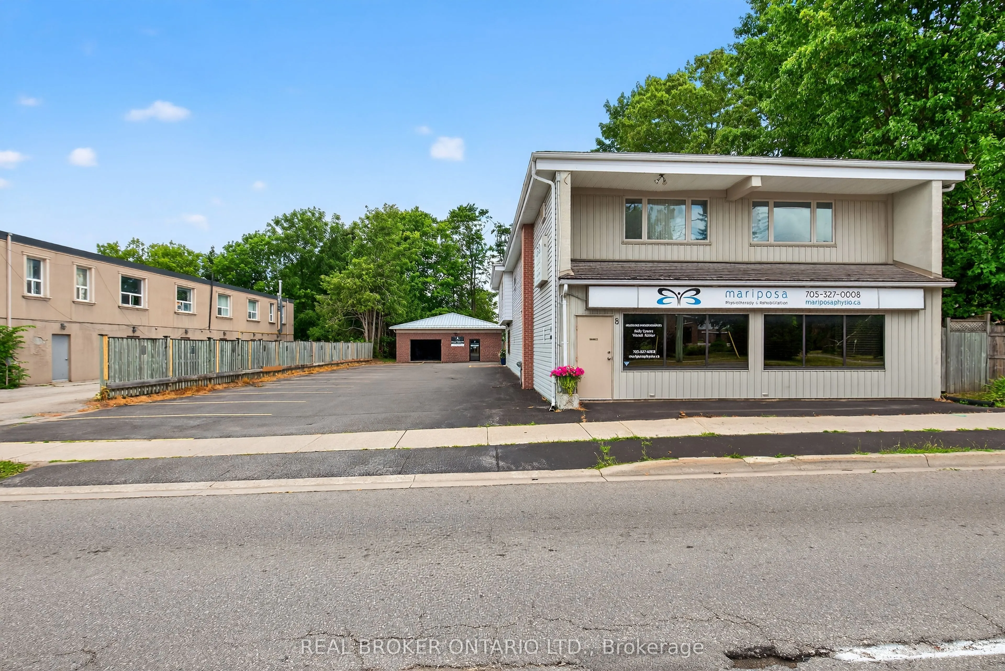 8 Westmount Drive S