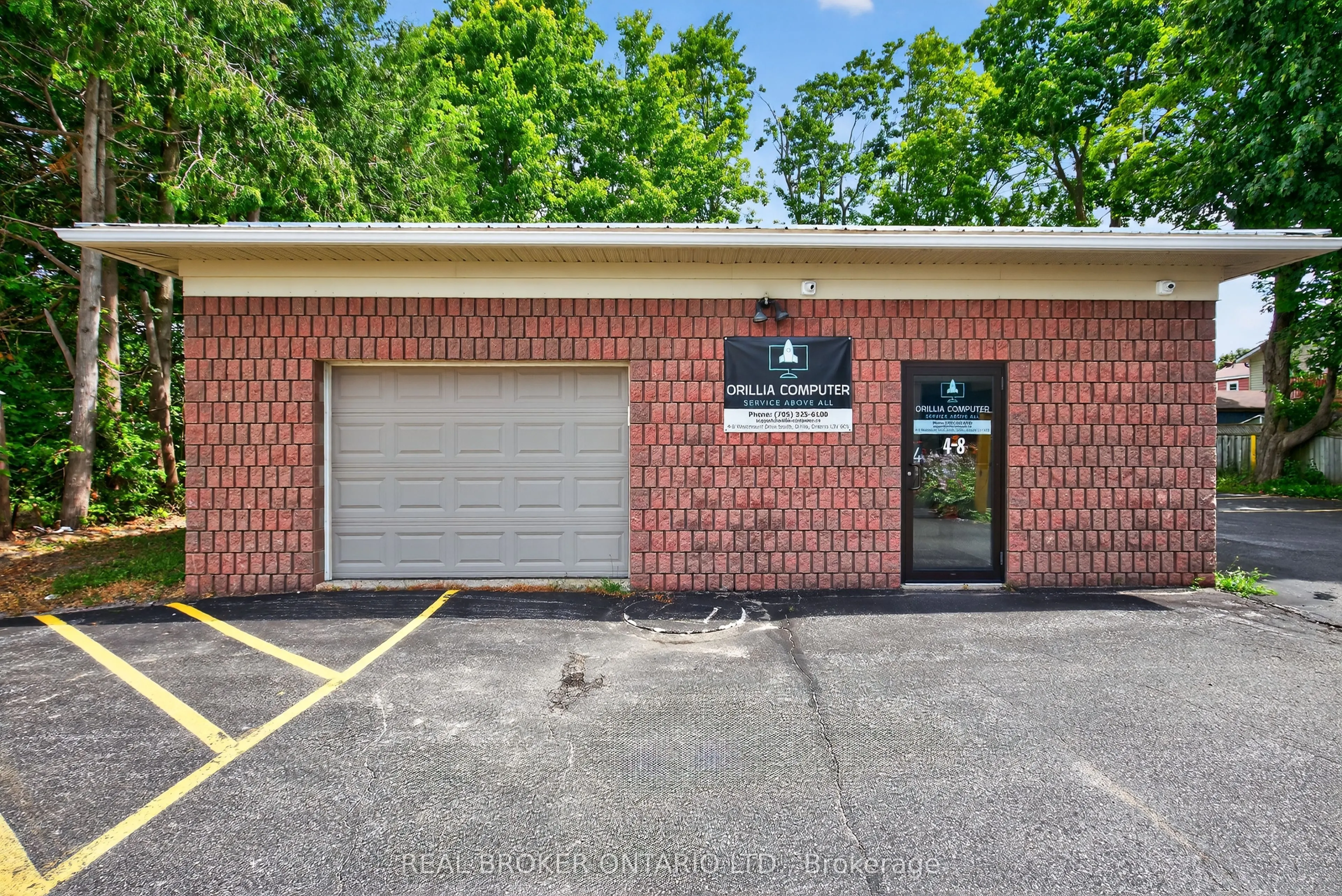 8 Westmount Drive S