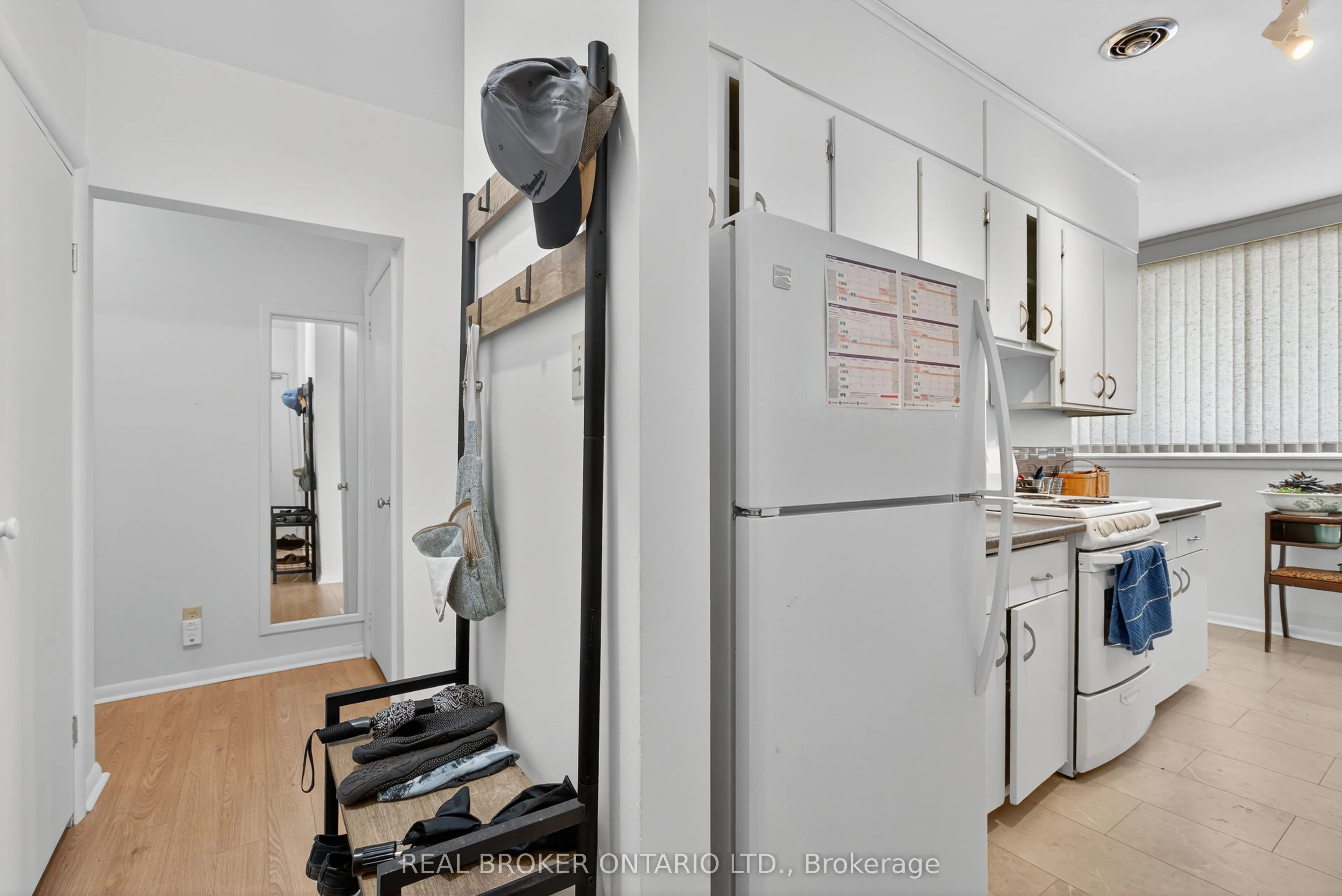 8 Westmount Drive S