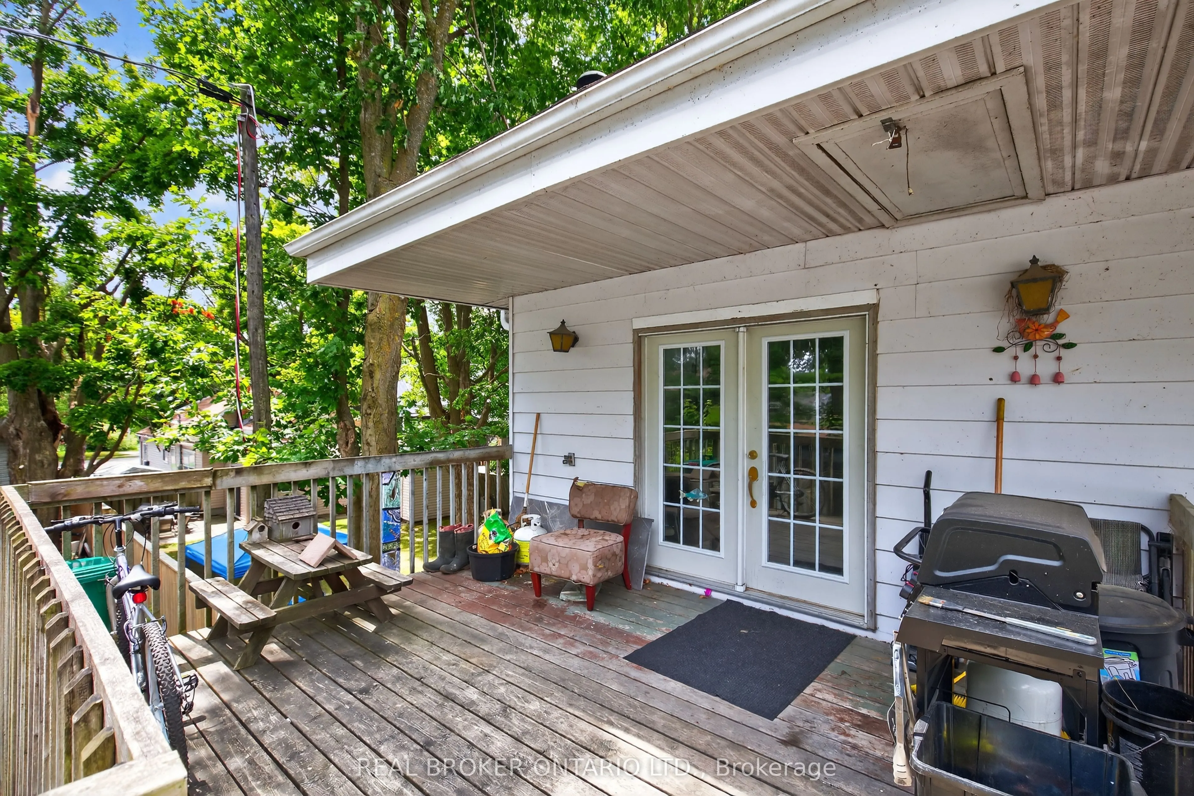 8 Westmount Drive S