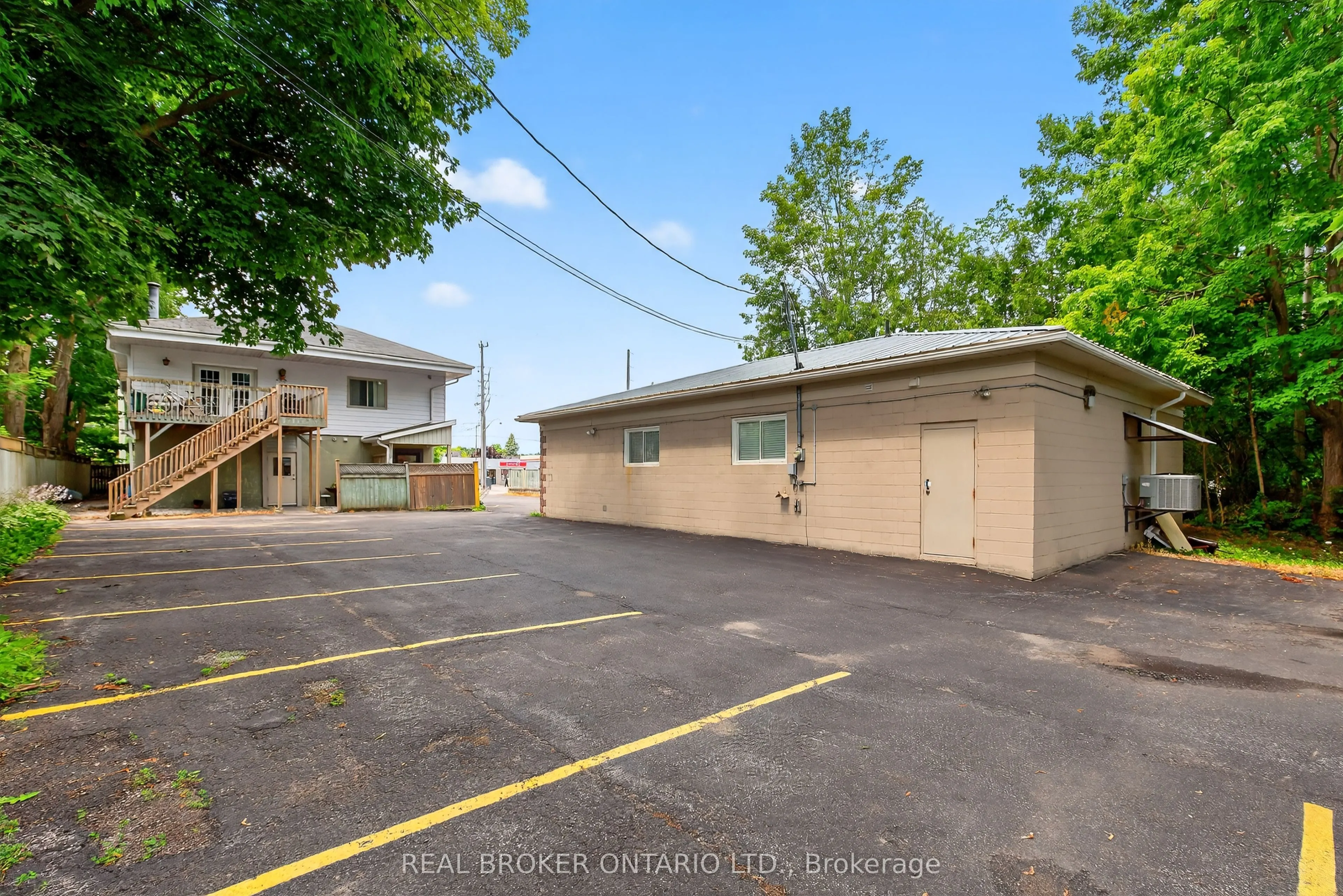 8 Westmount Drive S