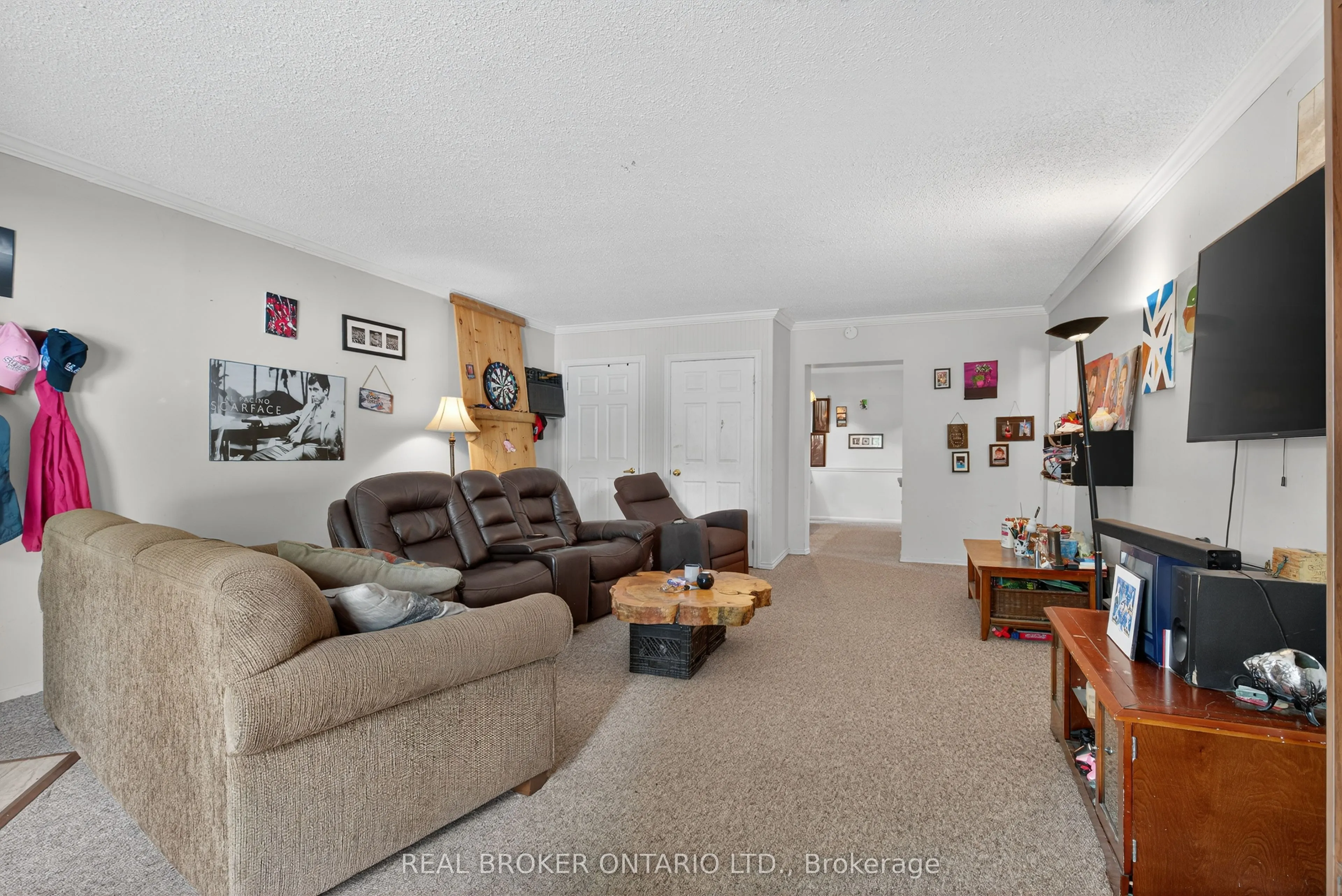 8 Westmount Drive S