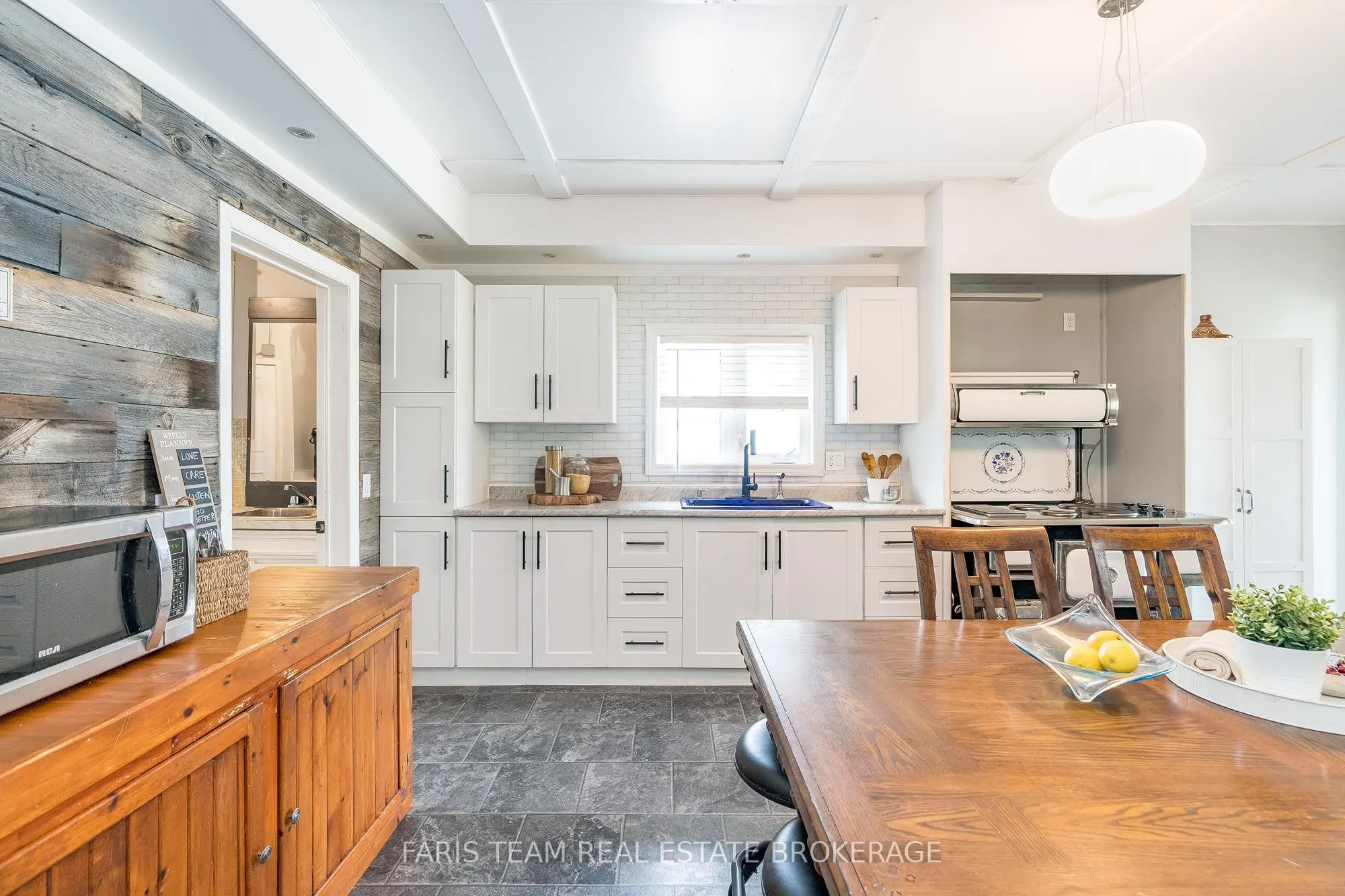 160 Lafontaine Road W