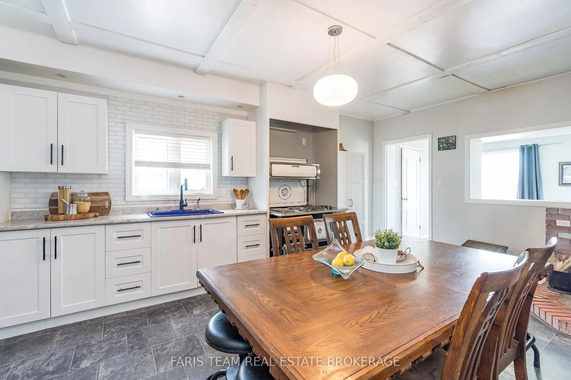 160 Lafontaine Road W