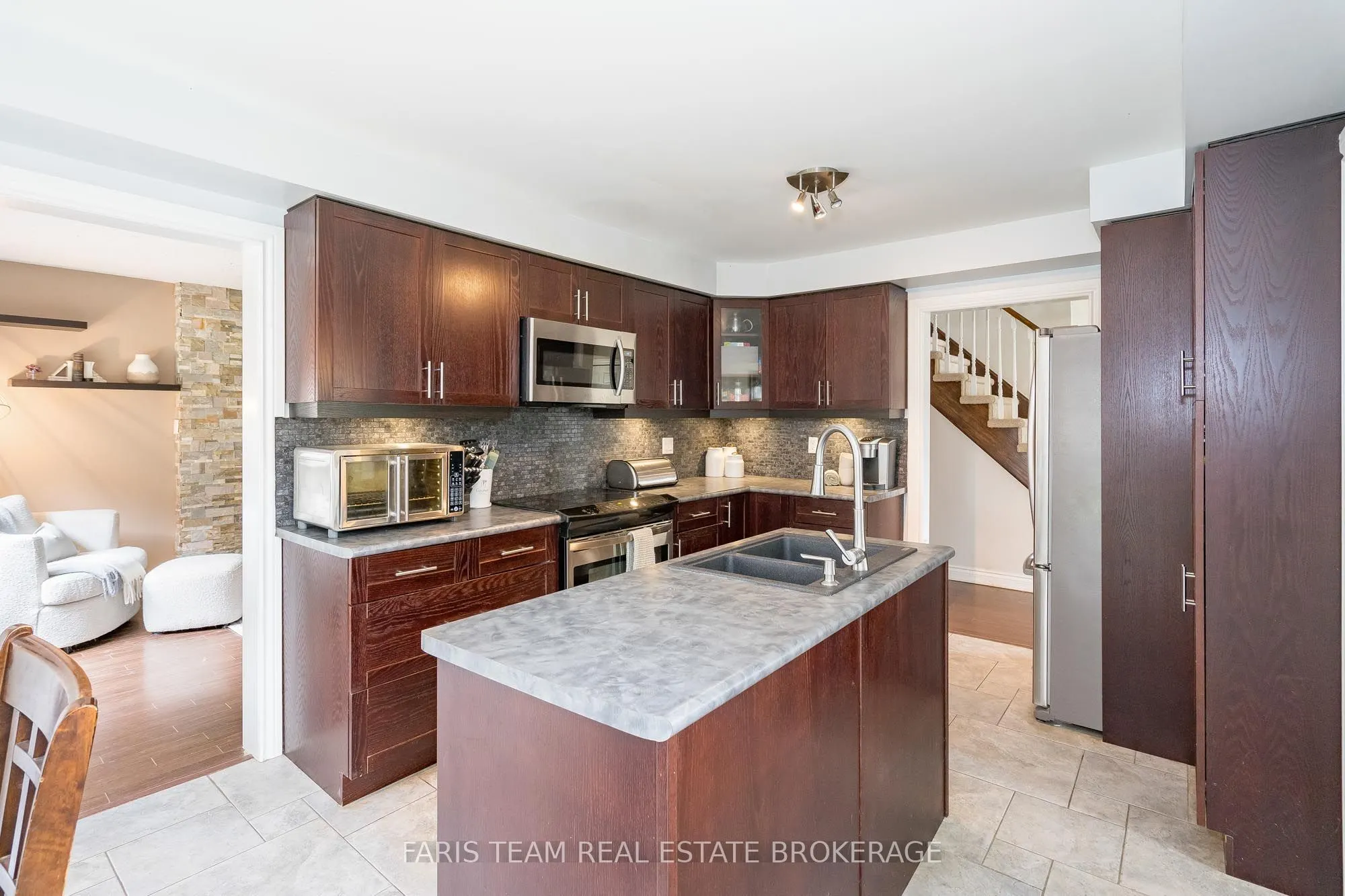 142 Livingstone Street W