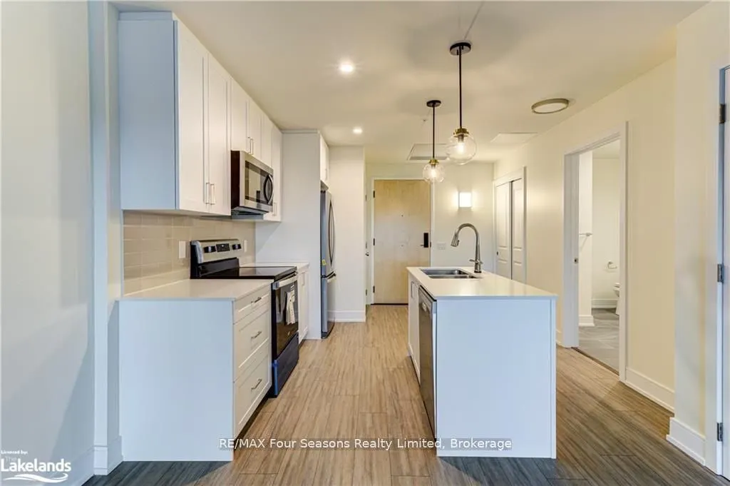121 Mary Street, #401