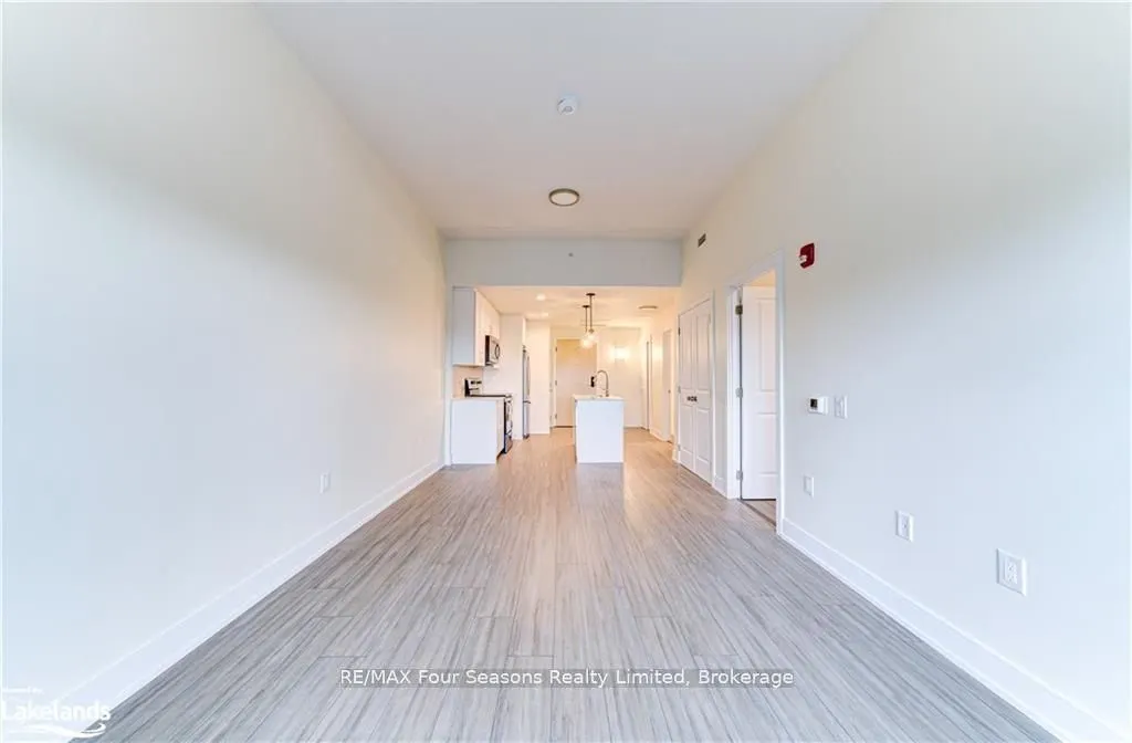 121 Mary Street, #401