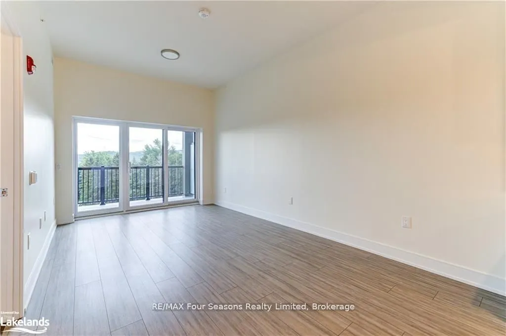 121 Mary Street, #401