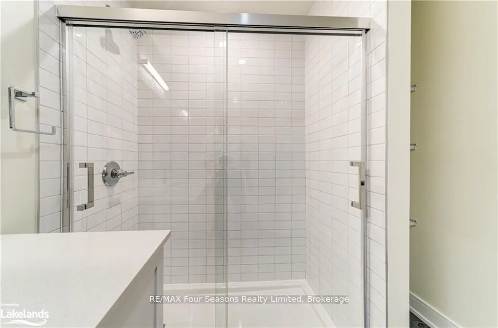 121 Mary Street, #401