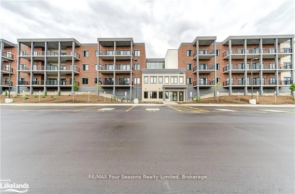 121 Mary Street, #401