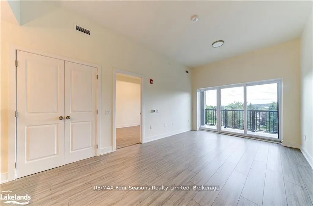 121 Mary Street, #401