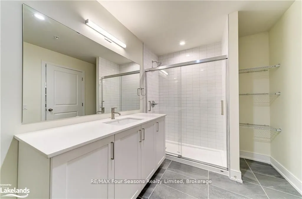 121 Mary Street, #401