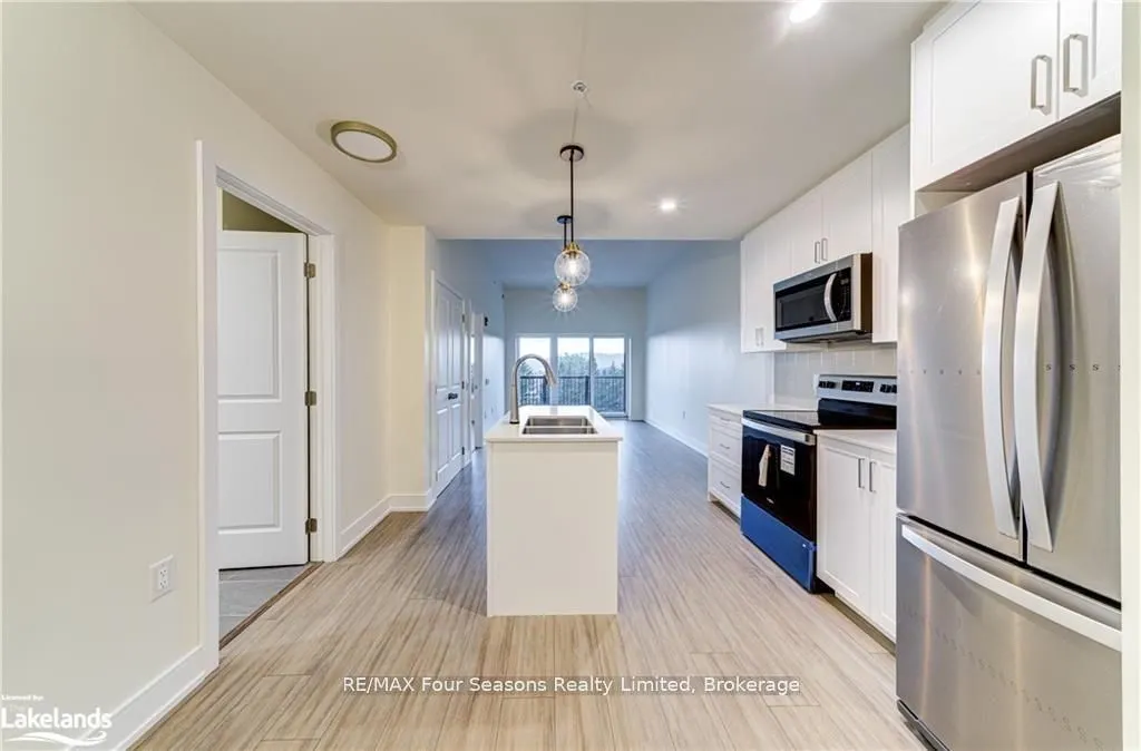 121 Mary Street, #401