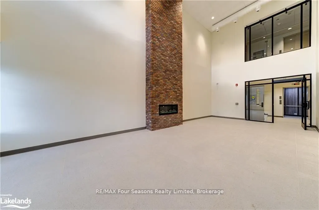 121 Mary Street, #401