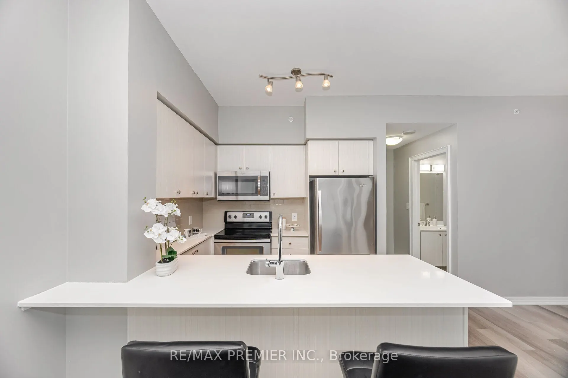111 Worsley Street, #401