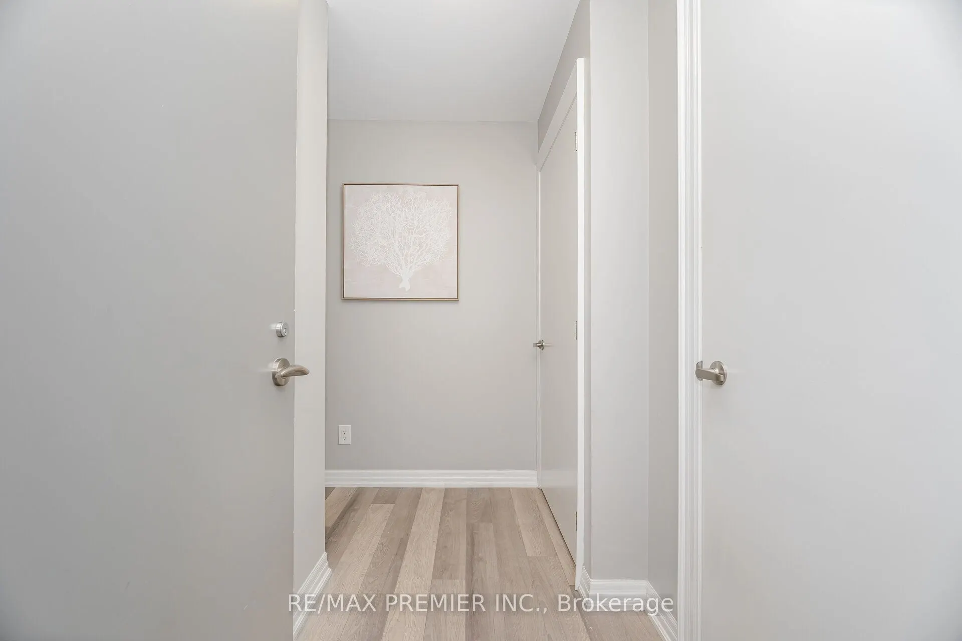 111 Worsley Street, #401